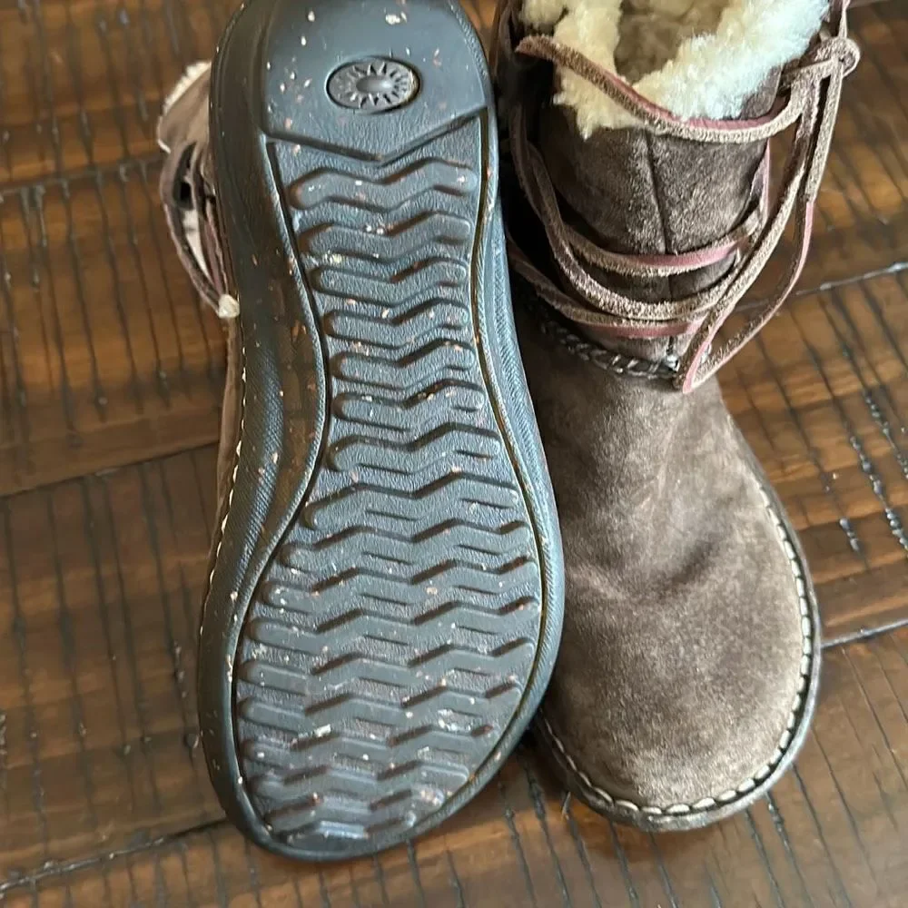 UGG caspia shearling